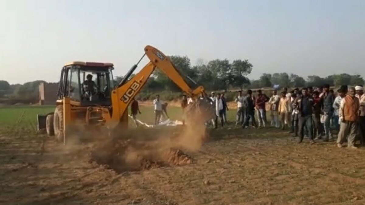 बोरवेल में गिरा 4 साल का बच्चा (फोटो आजतक)