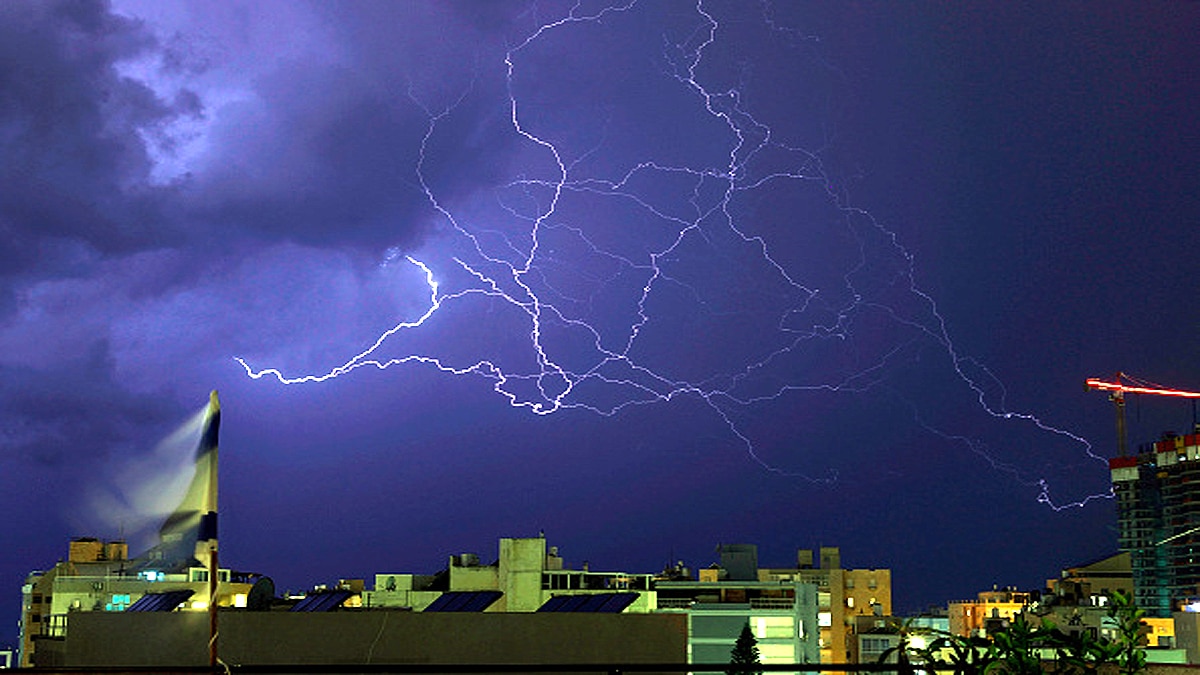 Cities attract and strengthen thunderstorms