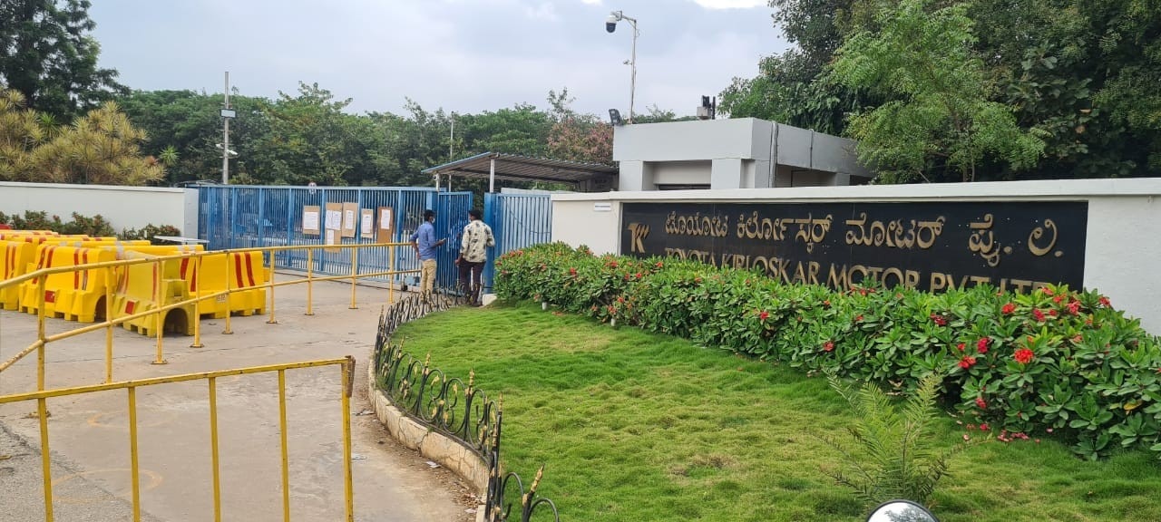 कर्मचारियों पर काम का दबाव