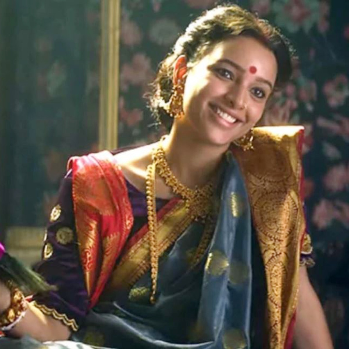  तृप्ति डिमरी-बुलबुल   