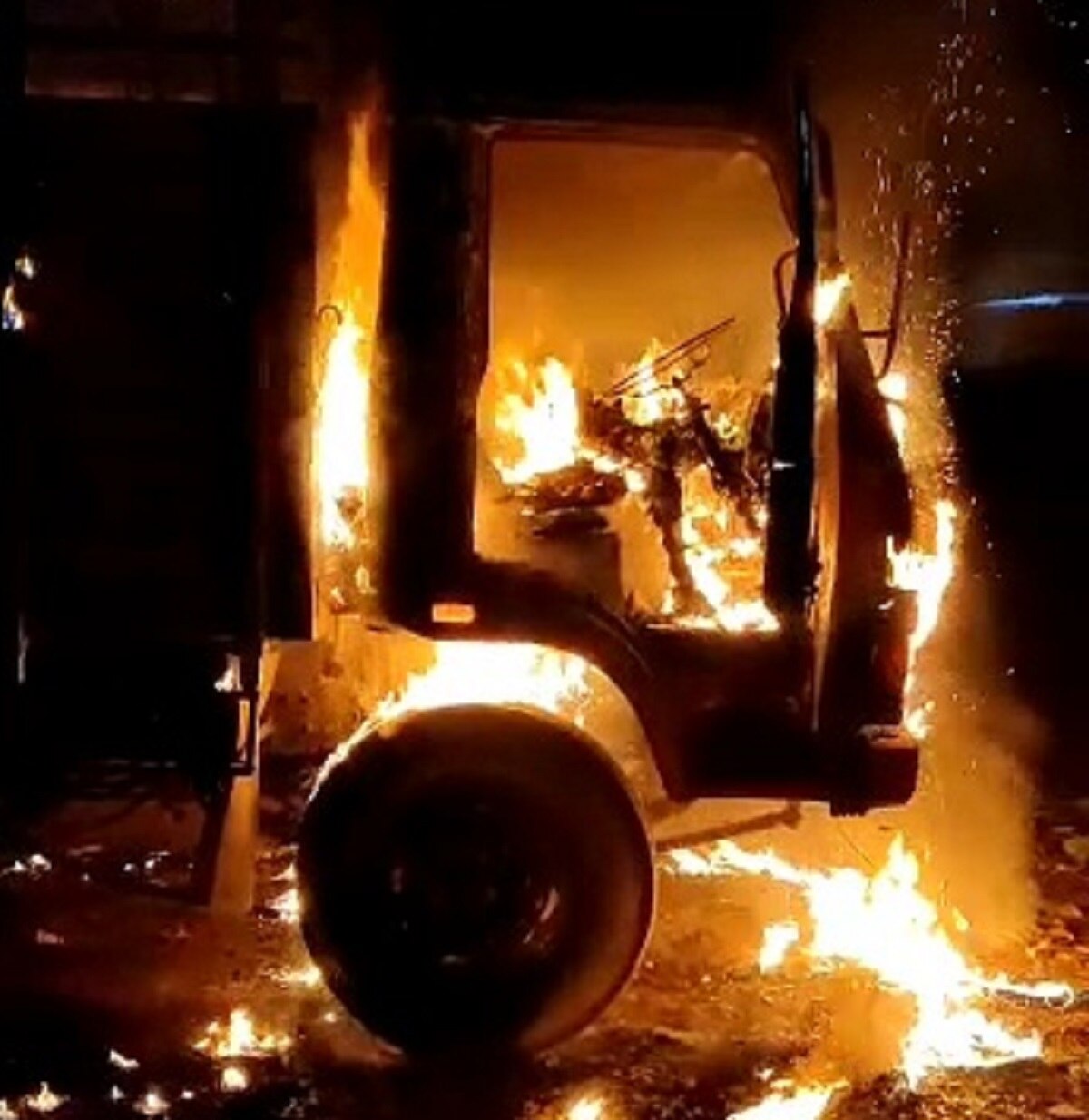 ट्रक बनी आग का गोला