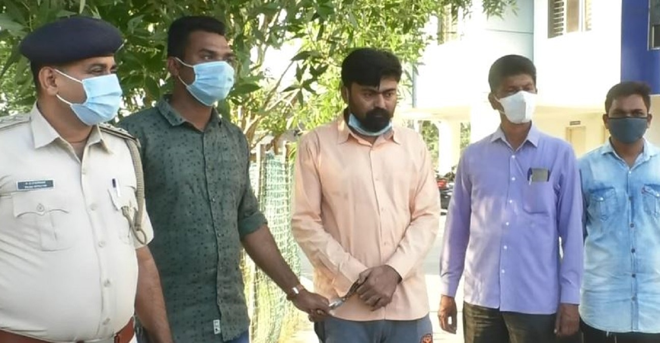 पीपीई किट में मिली नर्स की लाश पीपीई किट में मिली नर्स की लाश
