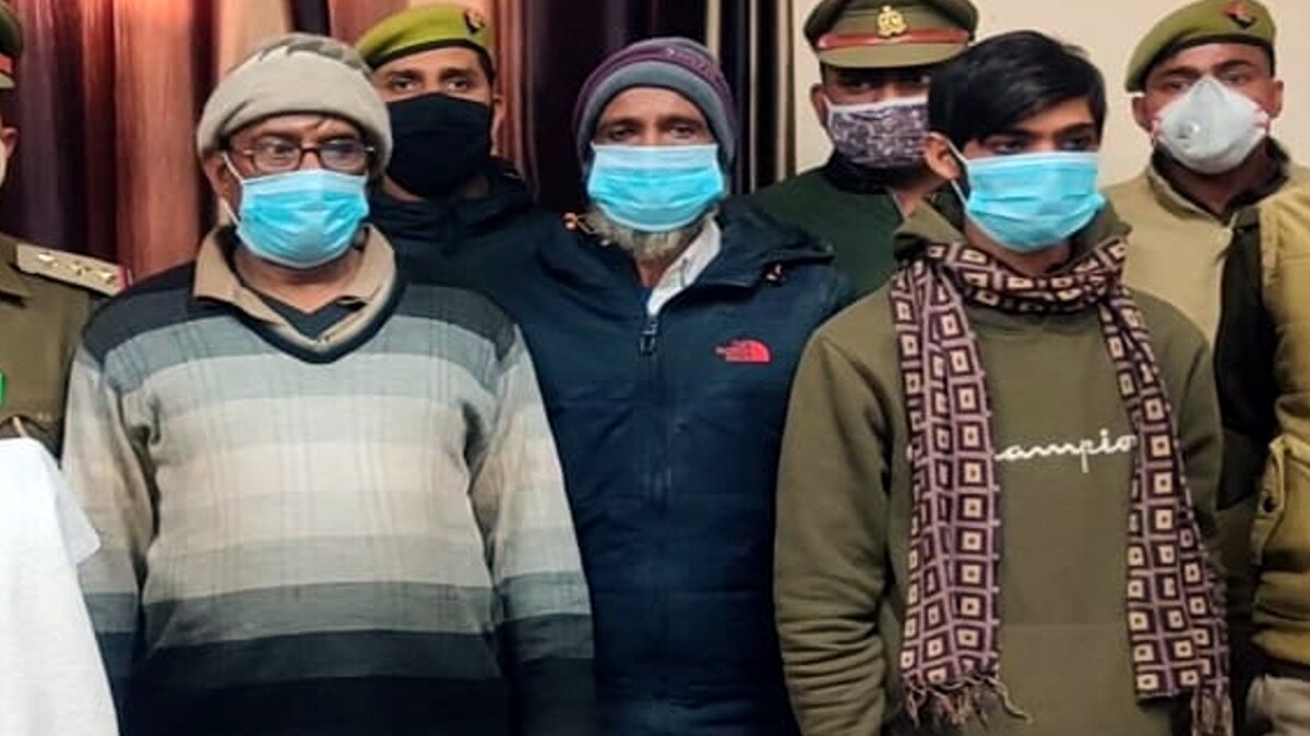 गन्‍ने के खेत में चल रहा था तमंचा बनाने का ट्रेनिंग सेंटर, इन चीजों का करते थे इस्‍तेमाल 