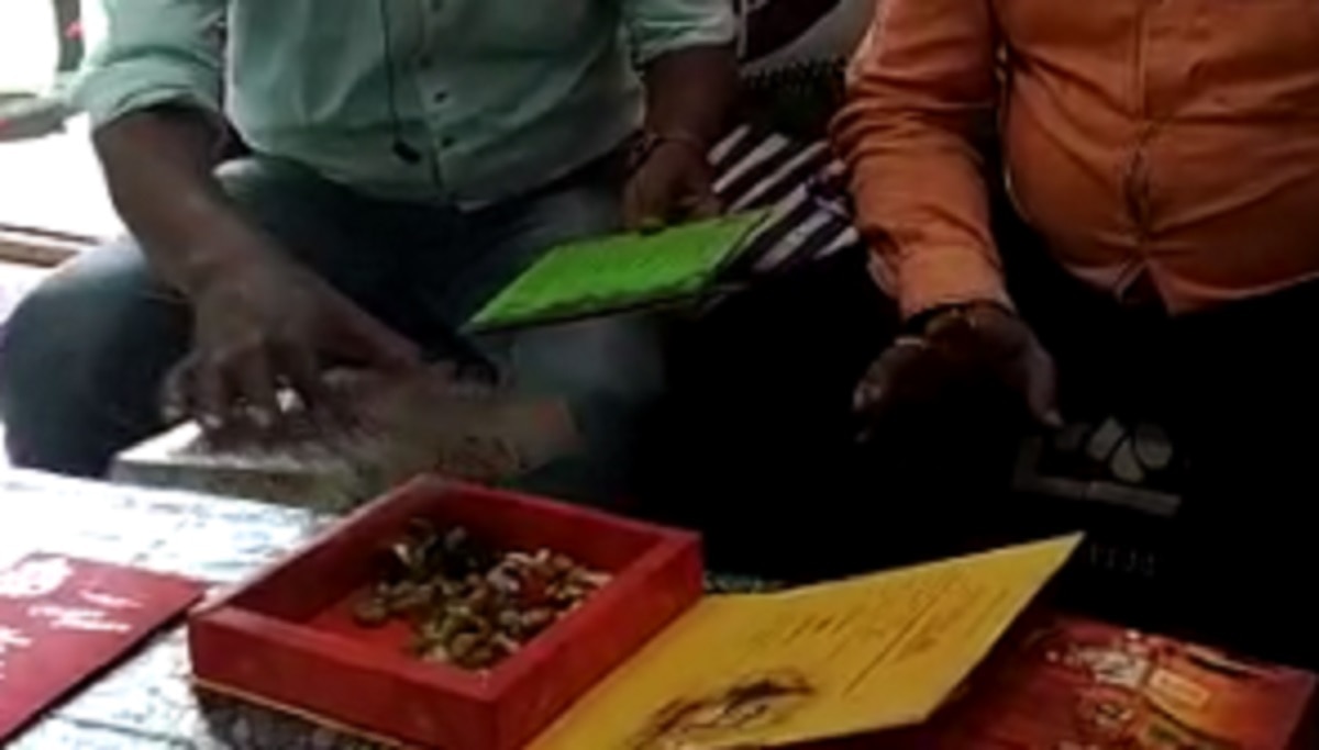 शादी का अनोखा कार्ड शादी का अनोखा कार्ड