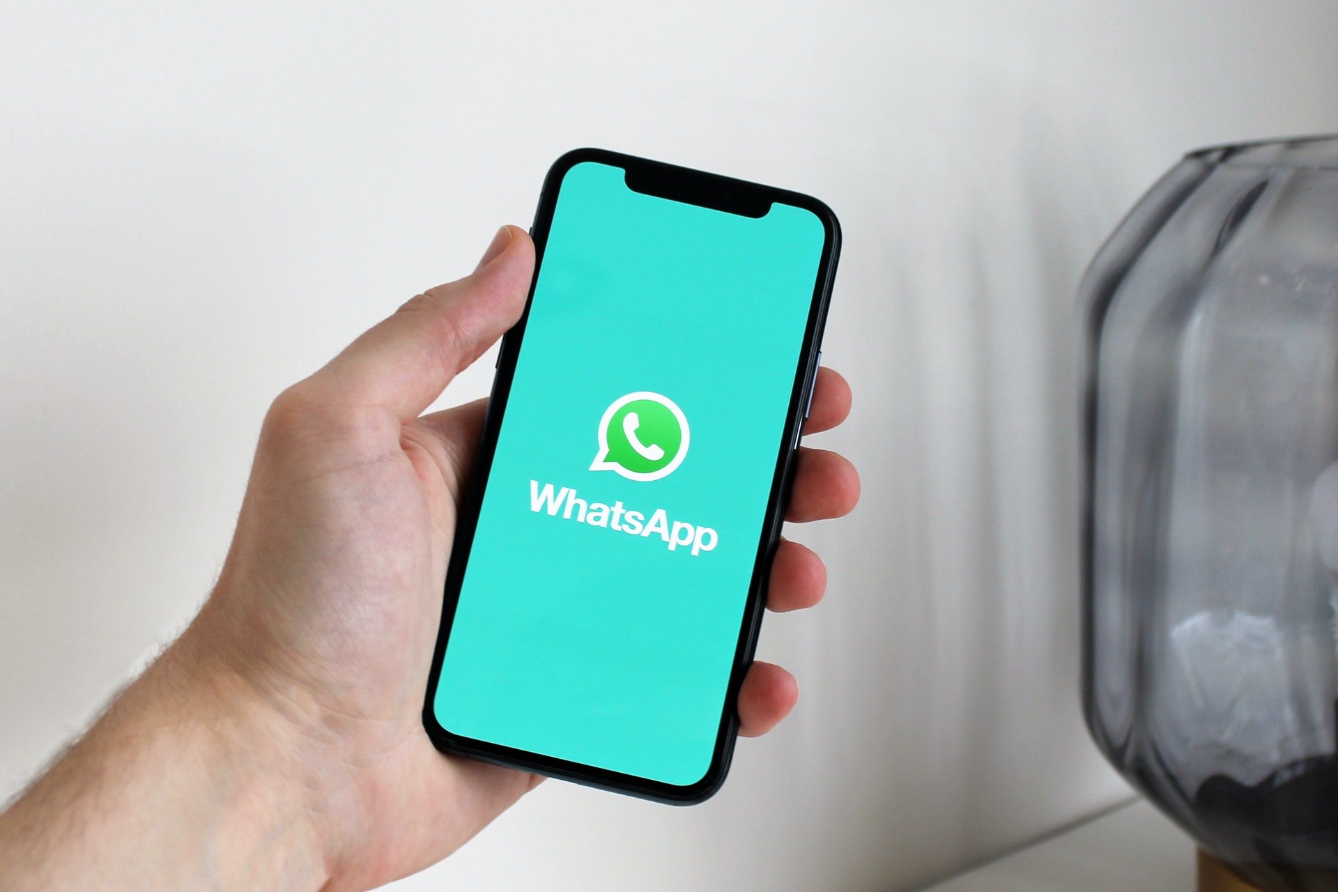 WhatsApp feature custom wallpaper WhatsApp feature custom wallpaper