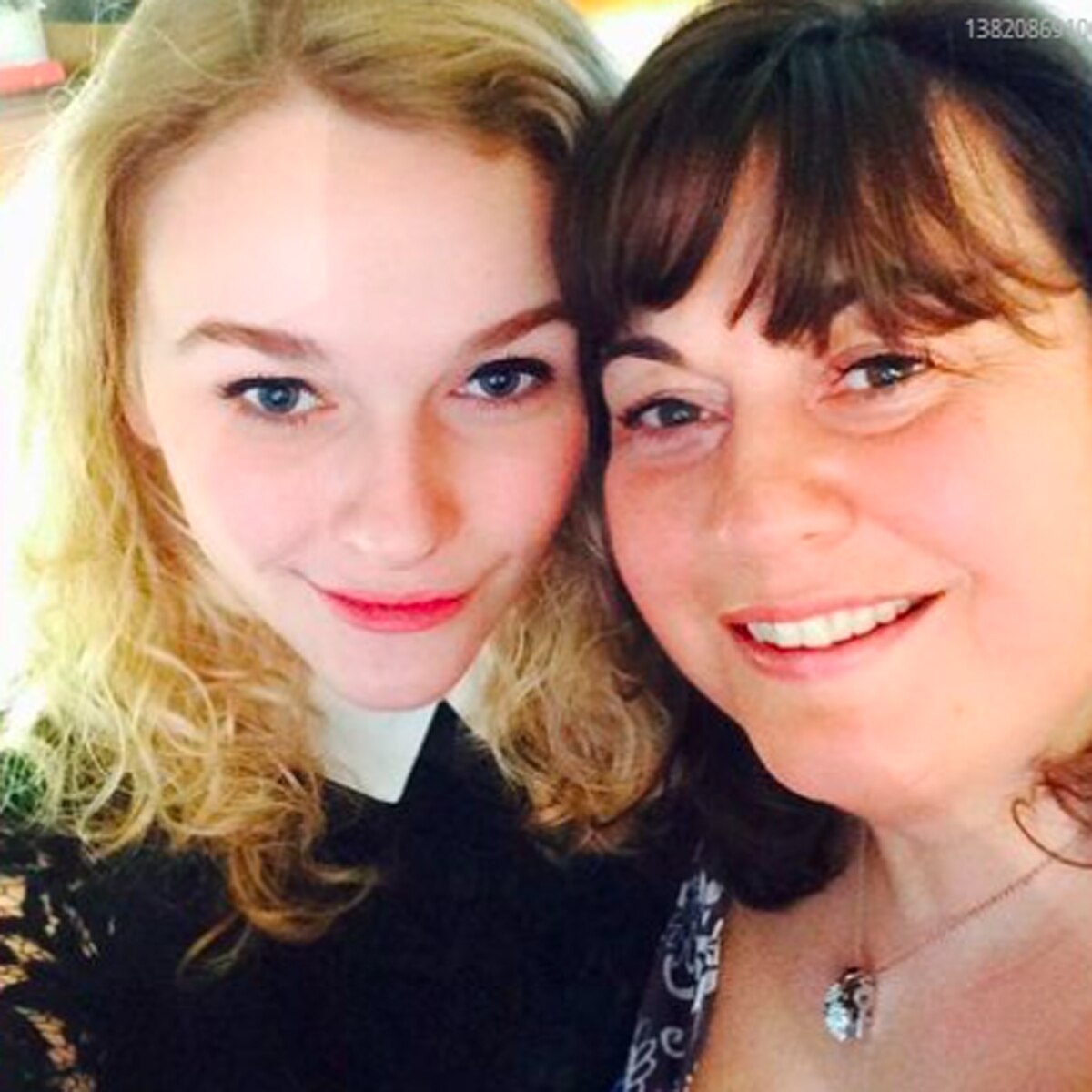 एमिली और केरी हेड