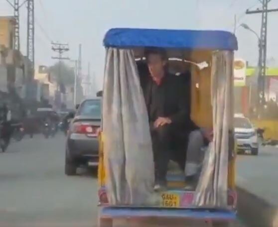 इमरान खान के हमशक्ल को आपने देखा क्या