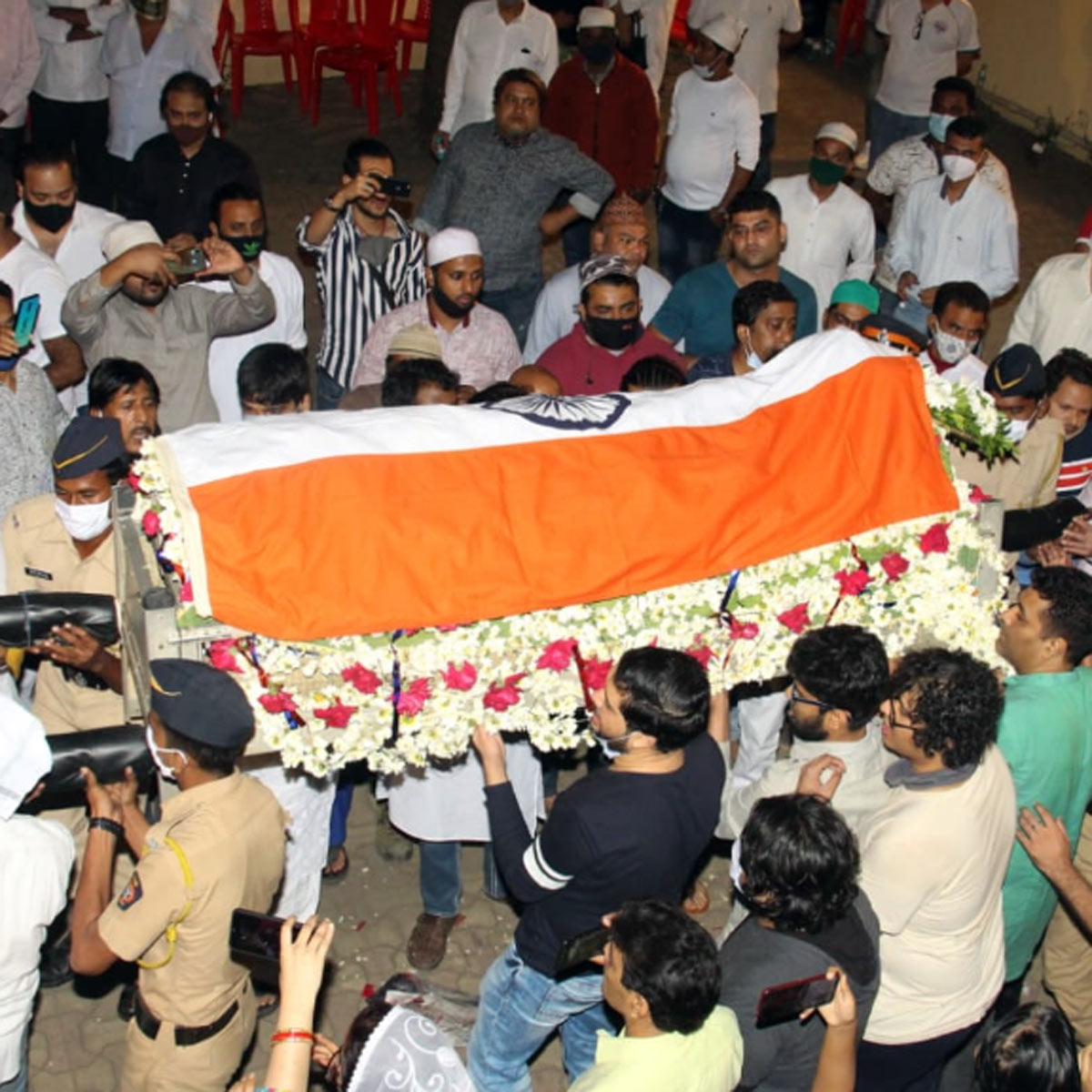 उस्ताद गुलाम मुस्तफा खान का जनाजा 