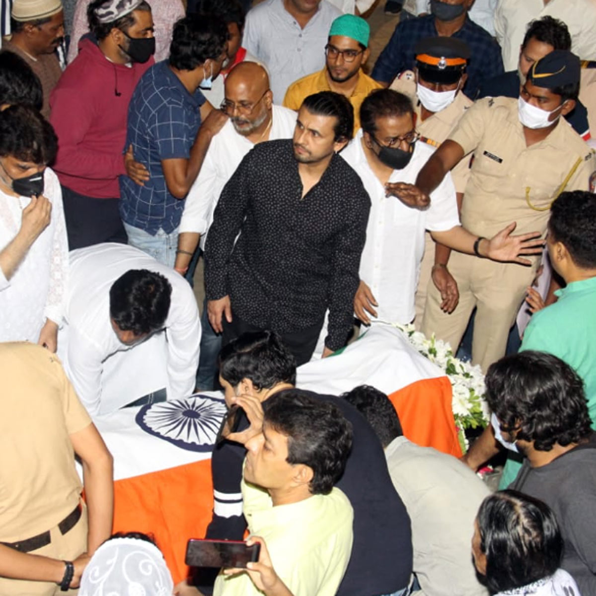 उस्ताद गुलाम मुस्तफा खान का जनाजा 