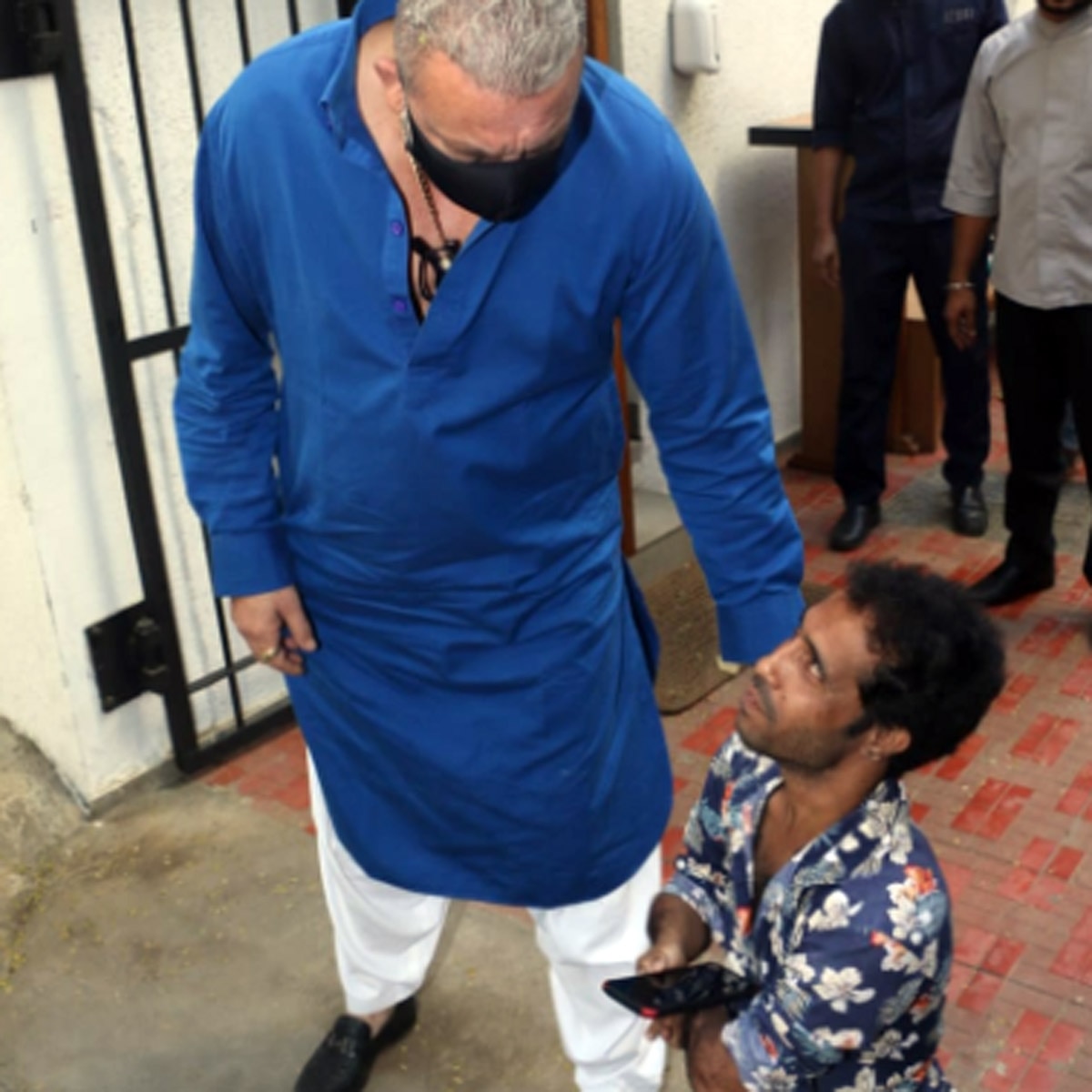 संजय दत्त अपने फैन के साथ 