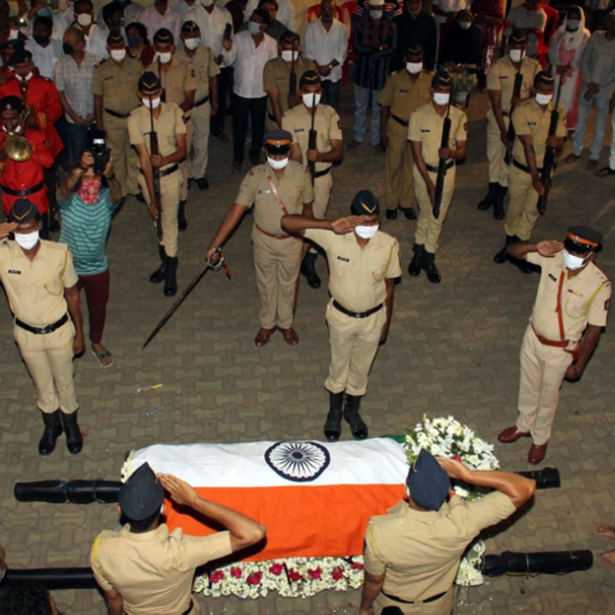 उस्ताद गुलाम मुस्तफा खान का जनाजा 