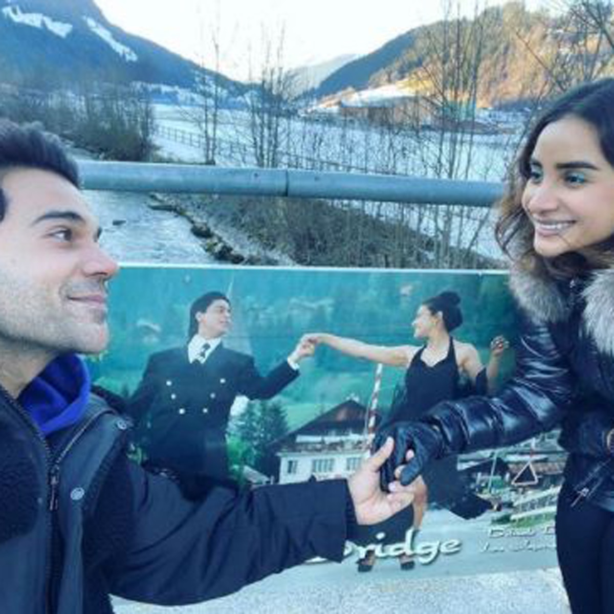 रोमांटिक अंदाज में दिखे सितारे