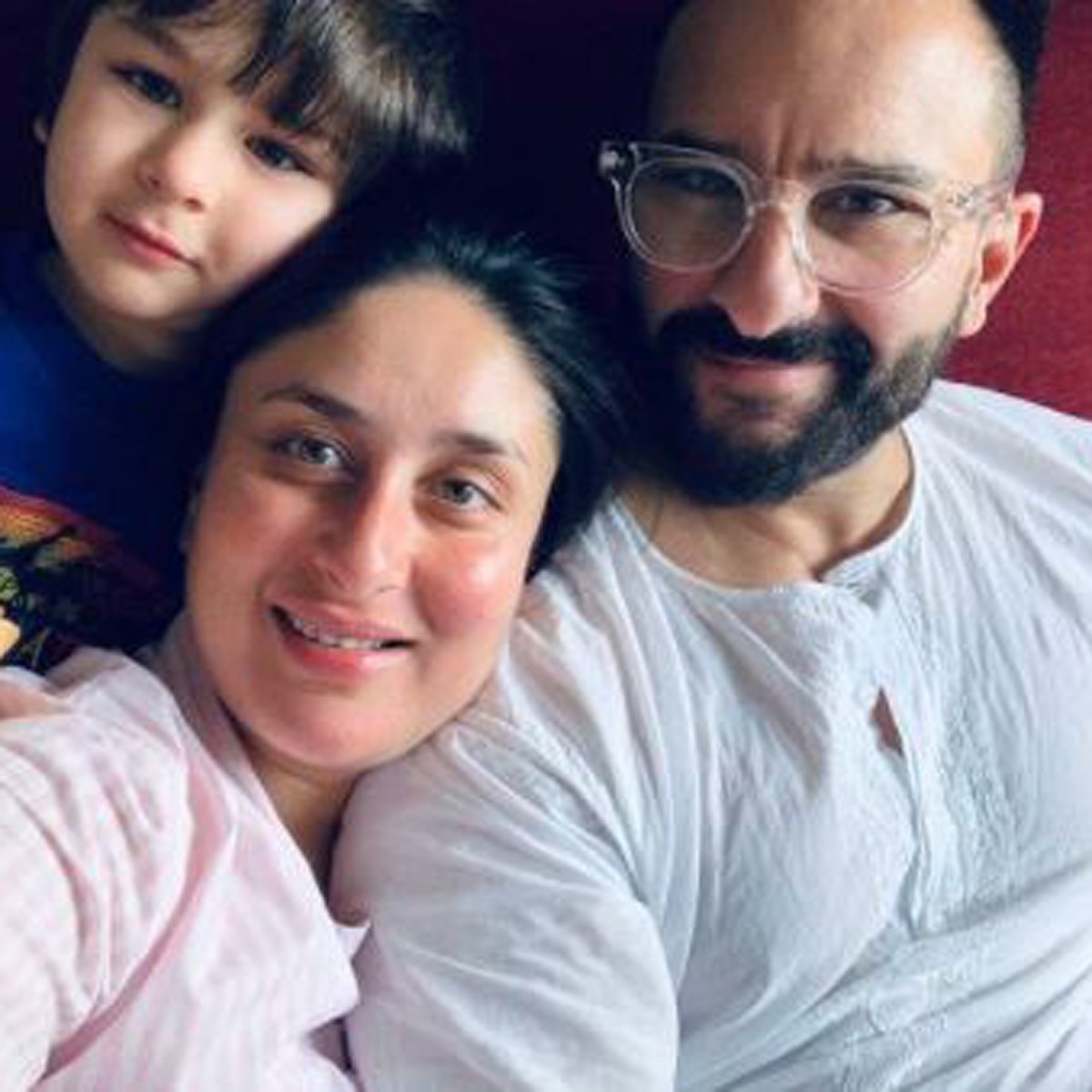 रोमांटिक अंदाज में दिखे सितारे