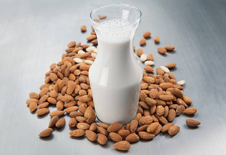 बादाम दूध
