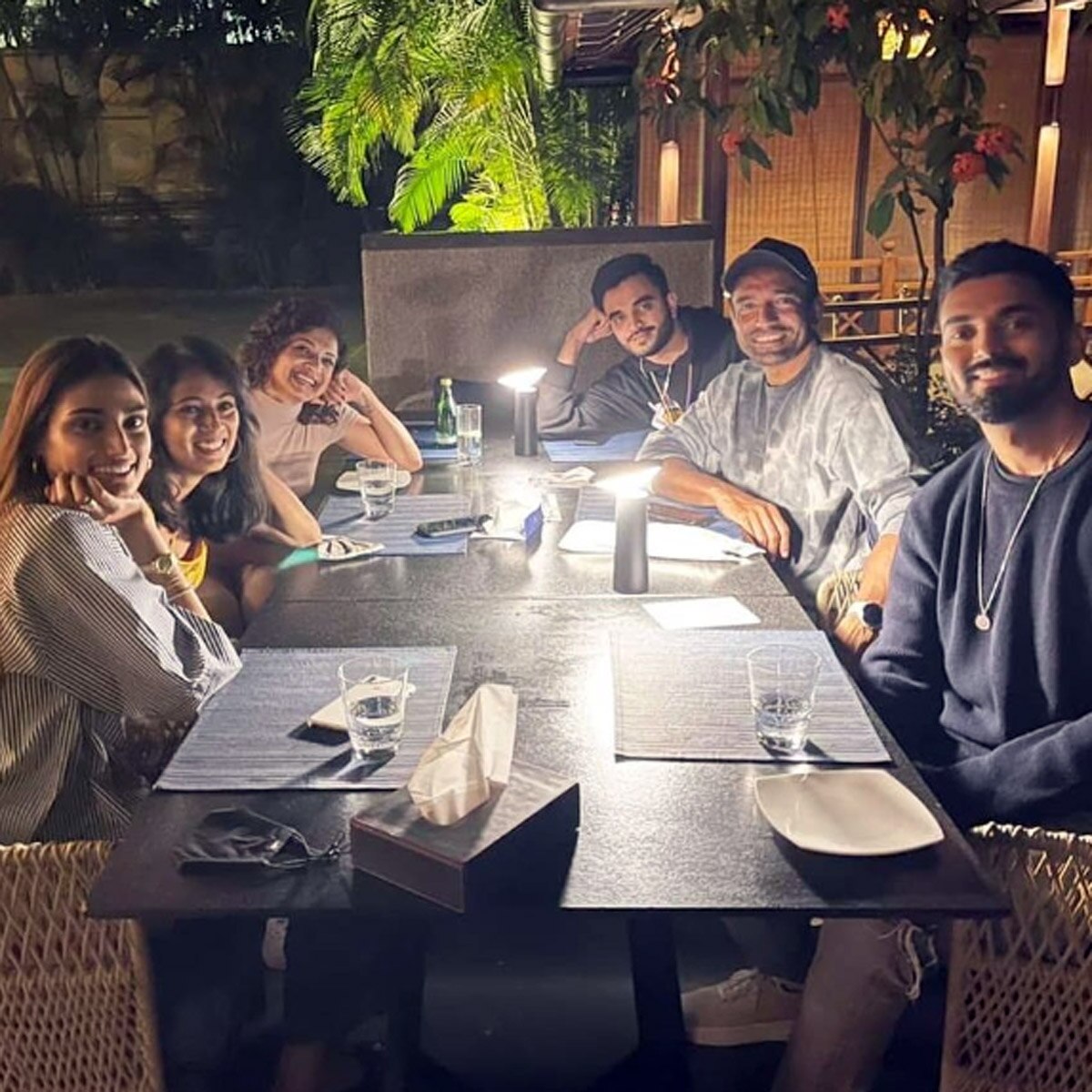 अथिया शेट्टी और के एल राहुल 