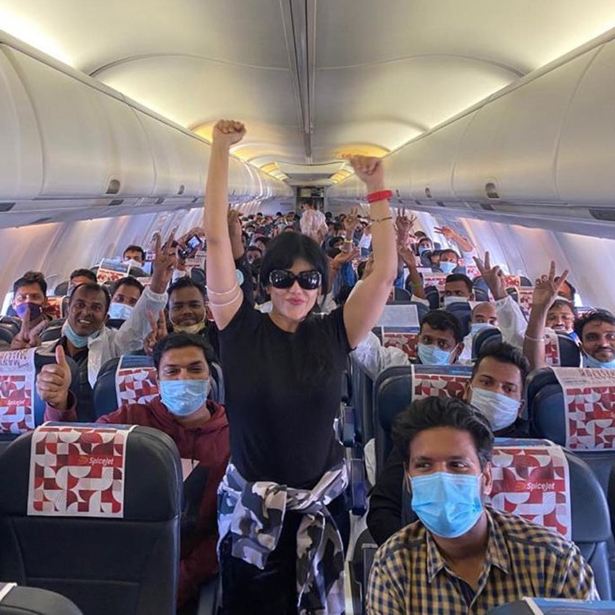 बच्चन पांडे की स्टारकास्ट