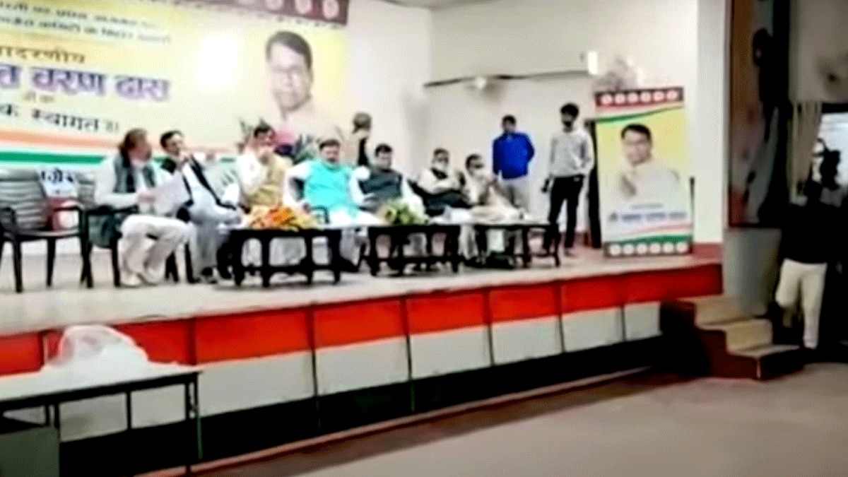 बैठक में पूर्व मंत्री संजीव टोनी के तेवर ने कांग्रेस नेतृत्व को सबसे अधिक परेशान किया