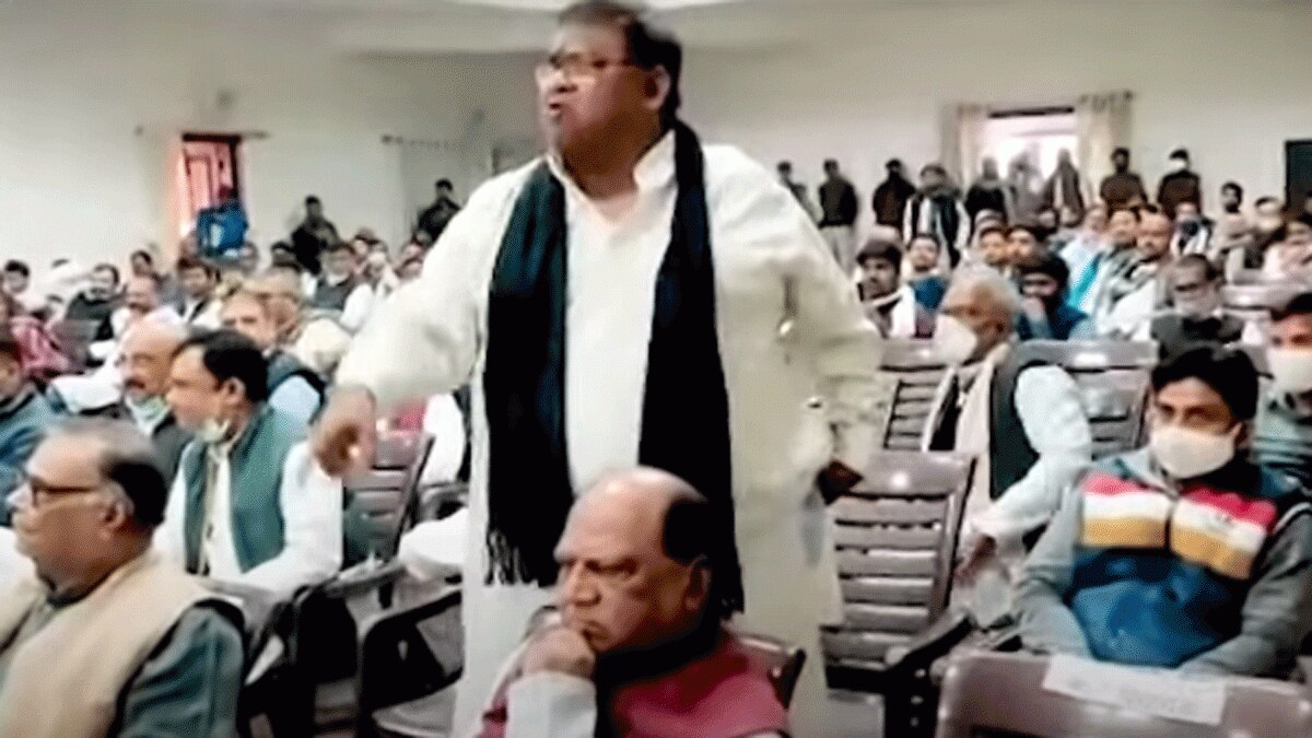 बैठक में पूर्व मंत्री संजीव टोनी के तेवर ने कांग्रेस नेतृत्व को सबसे अधिक परेशान किया