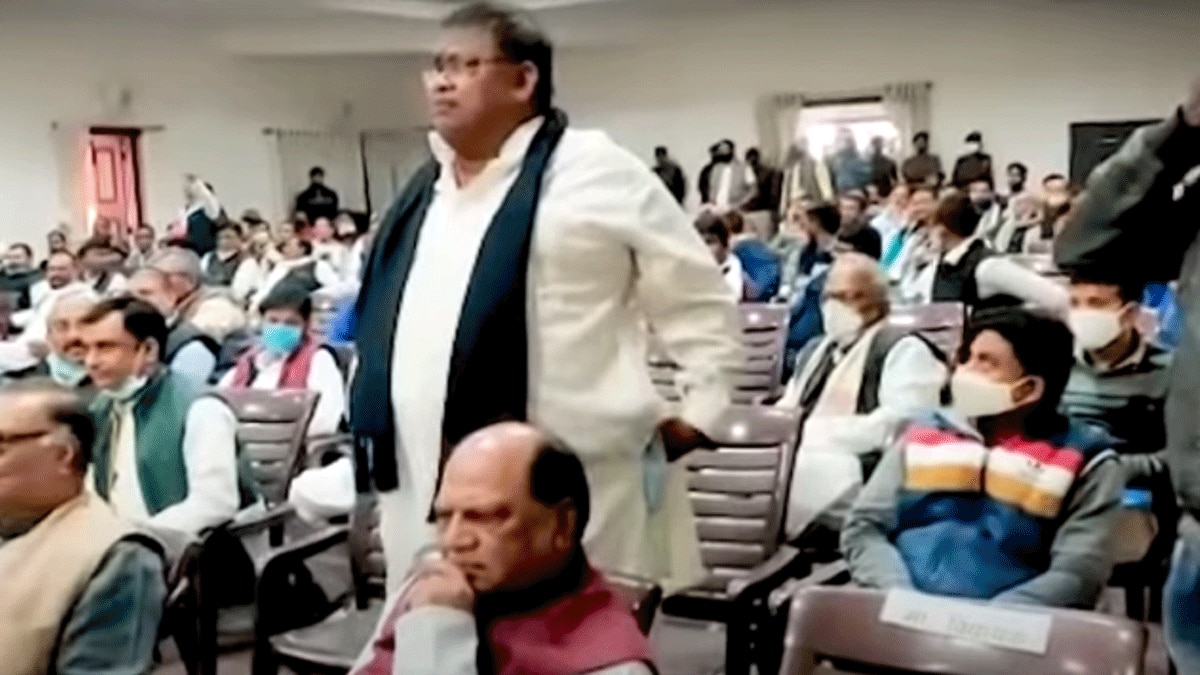 बैठक में पूर्व मंत्री संजीव टोनी के तेवर ने कांग्रेस नेतृत्व को सबसे अधिक परेशान किया