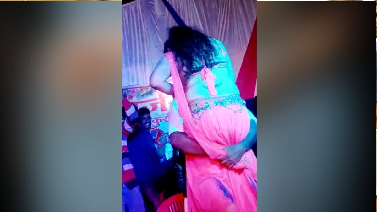 स्‍टेज पर महिला के साथ अश्‍लील डांस करते नजर आए बीजेपी नेता, सोशल मीडिया पर वायरल वीडियो