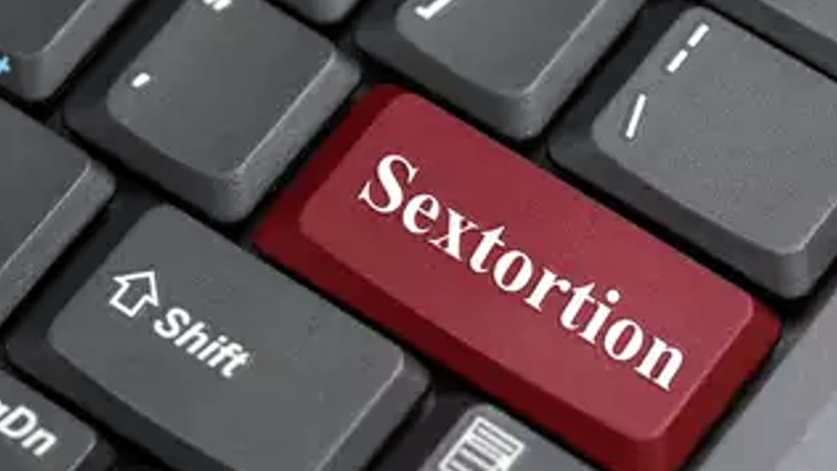 वीडियो कॉल के साथ पॉर्न क्‍ल‍िप चलाकर बदमाश बनाते थे मॉर्फ वीडियो, ब्‍लैकमेलिंग का चलाते थे रैकेट 