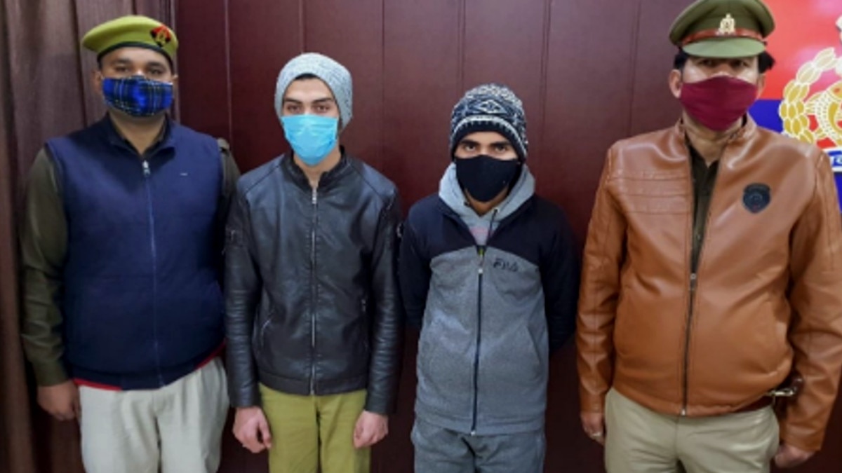 तमंचे से केक काटकर जन्मदिन मनाया, वाट्सऐप स्टेटस पर लगाया तो वीडियो वायरल 