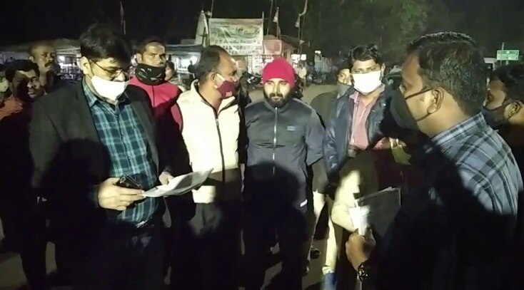 सिलाई सेंटर की वार्डन बिना श्रमिक निबंधन के युवतियों को ले जा रही थी चेन्नई.