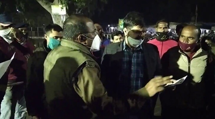 पूरे मामले की चक्रधरपुर पुलिस, बीडीओ और आरपीएफ जांच कर रही है.