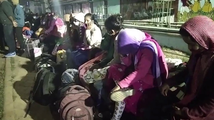 रोजगार के अभाव में झारखंड से पलायन करने को मजबूर हैं युवतियां.