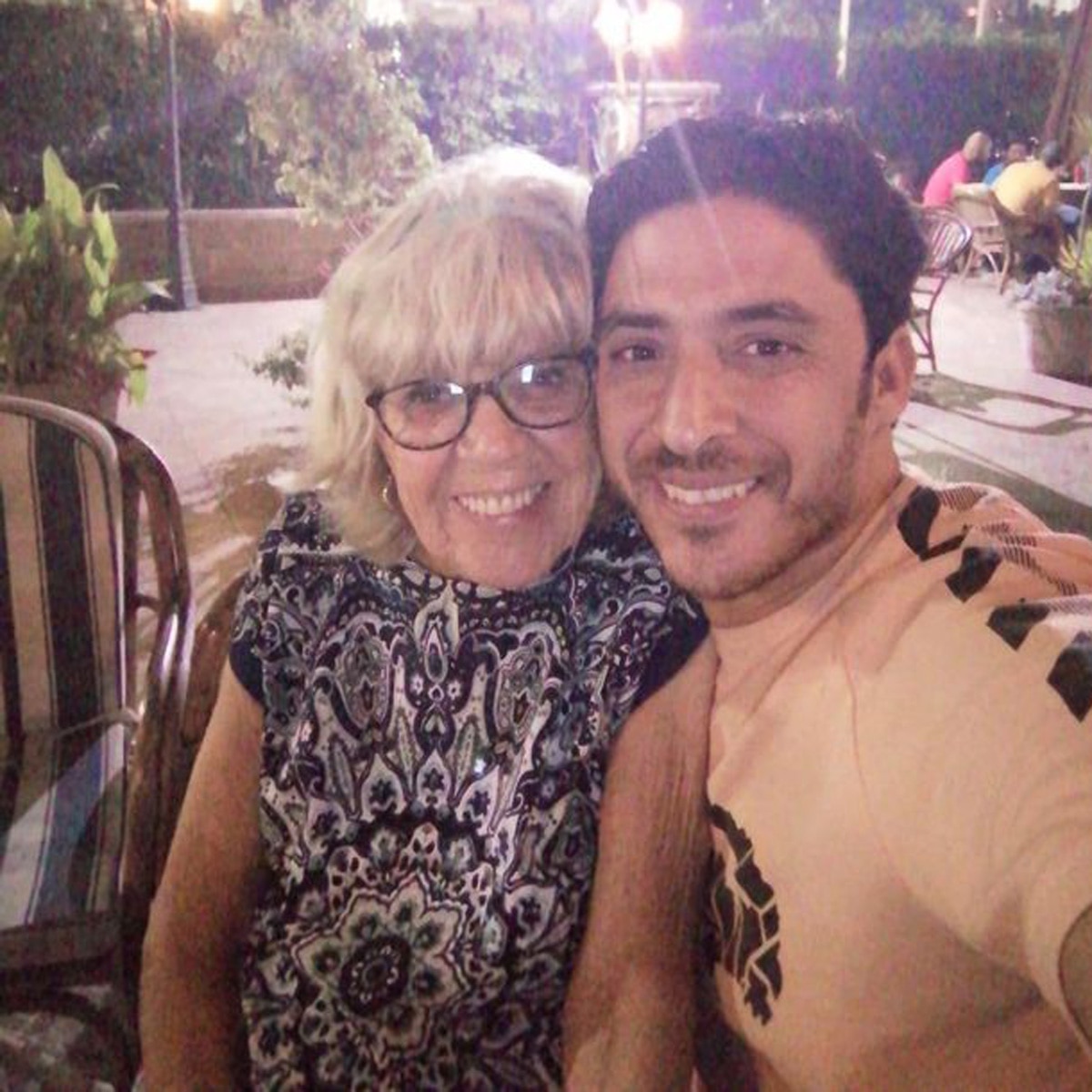 आइरिस जोन्स और मोहम्मद अहमद