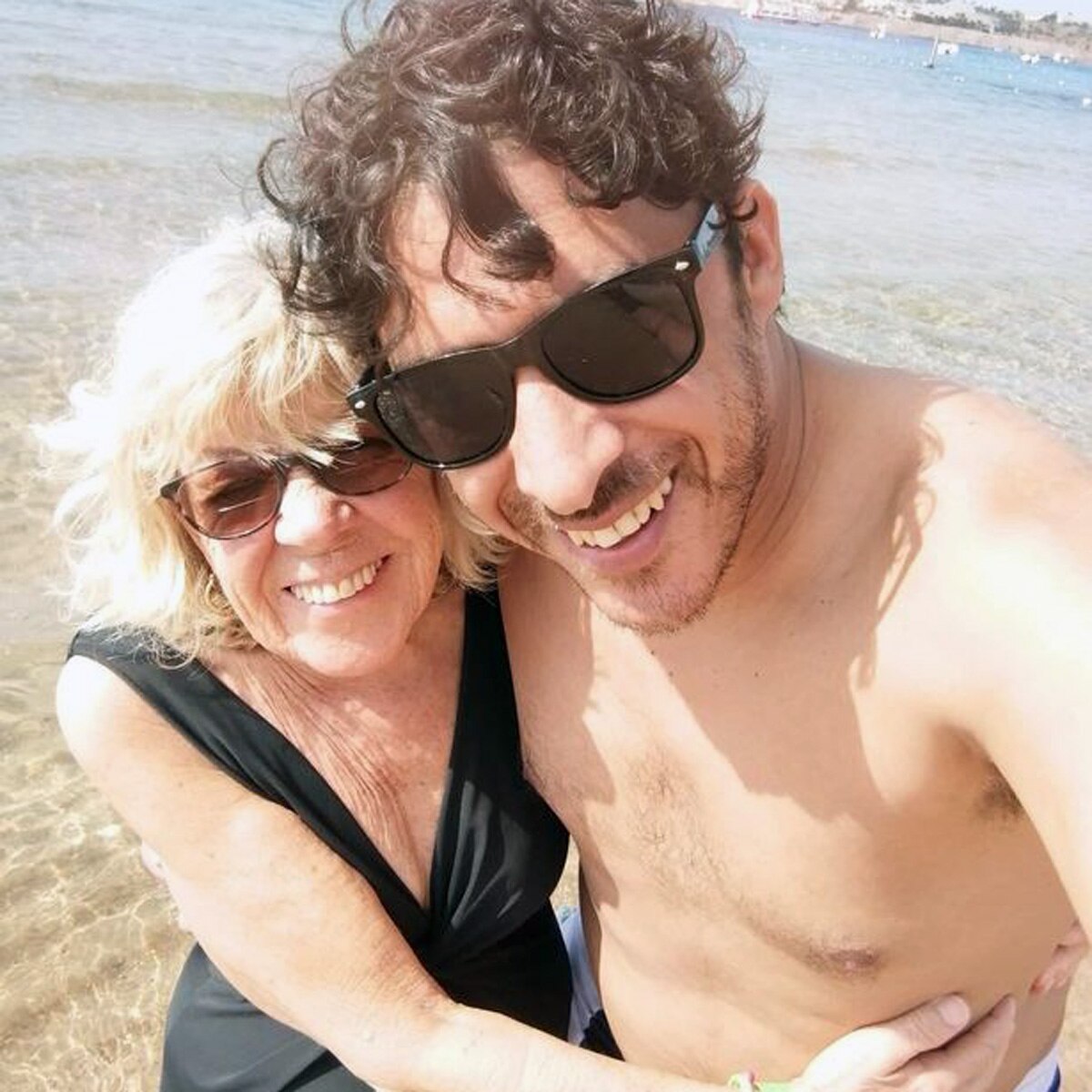 आइरिस जोन्स और मोहम्मद अहमद