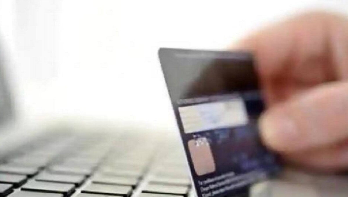 पत्नी के कार्ड से गर्लफ्रेंड का फाइन