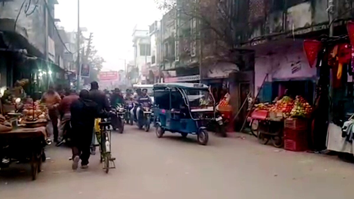 सट्टा खेलने के लिए शहर में लगे पोस्टर, सटोरियों ने दी पुलिस को खुली चुनौती