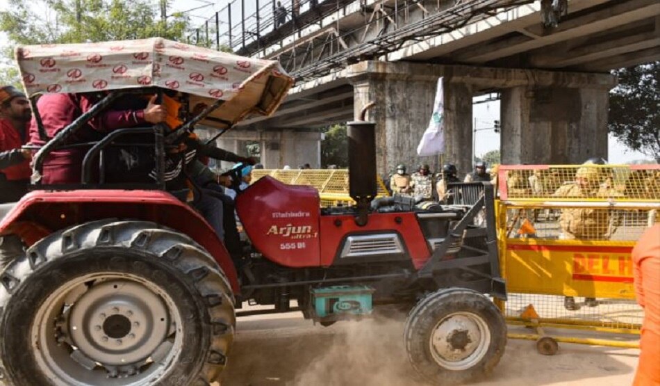 दिल्ली के ITO चौराहे पर हिंसक किसान