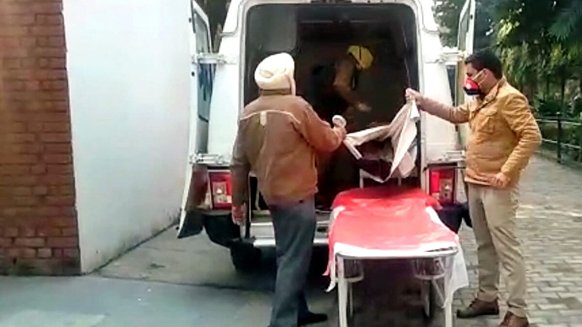 पांच दिनों से अपने घर में मृत पड़े थे सेना से रिटायर्ड कैप्टन, सोए हुए समझ साथ रहता रहा बेटा...