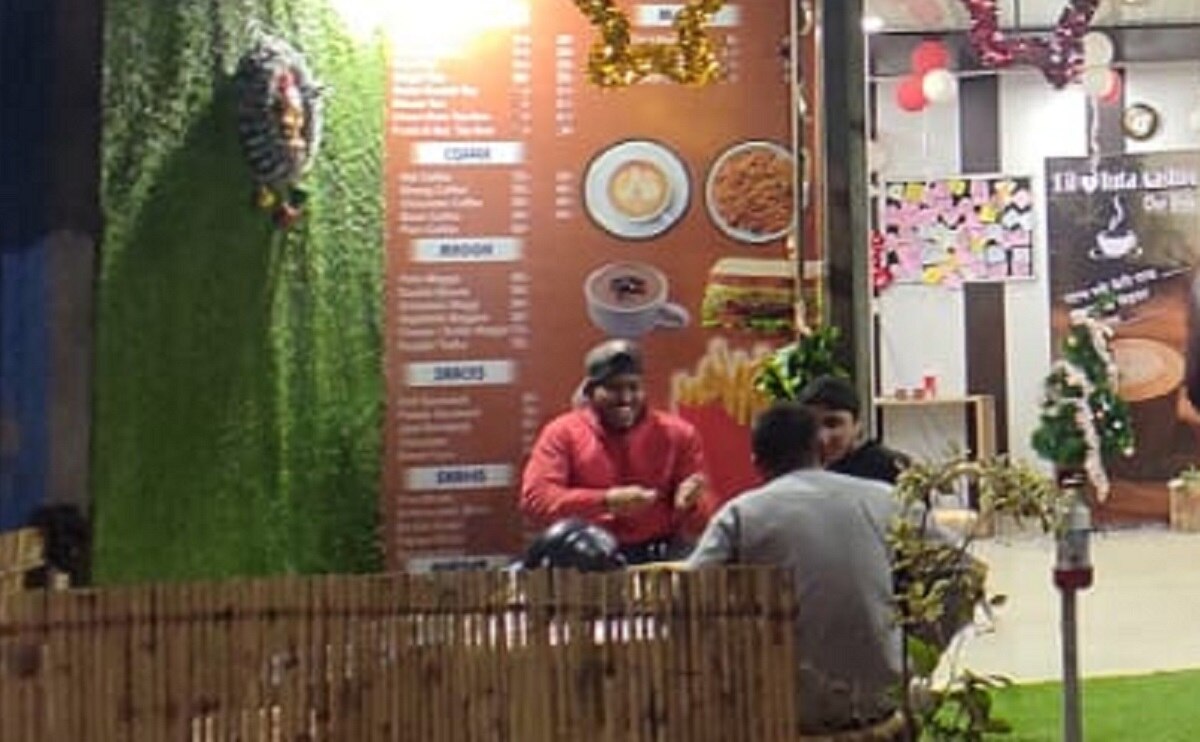 दिल टूटा आशिक कैफे