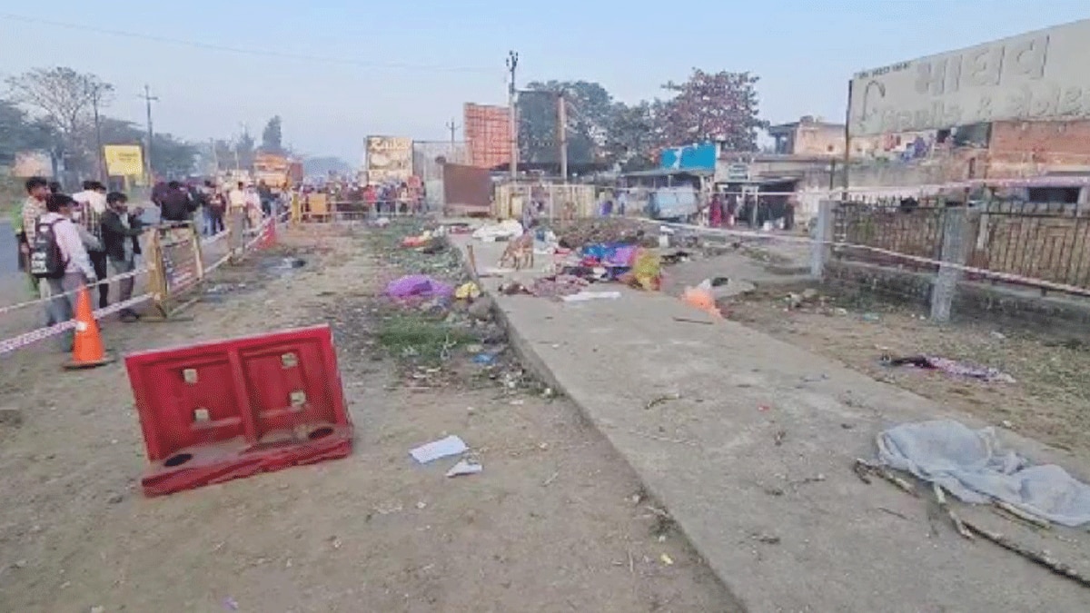 सड़क हादसे में 6 माह की बच्ची बची (फोटो आजतक)