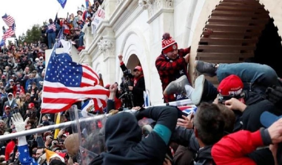 ट्रंप के खिलाफ और सख्त हुआ फेसबुक