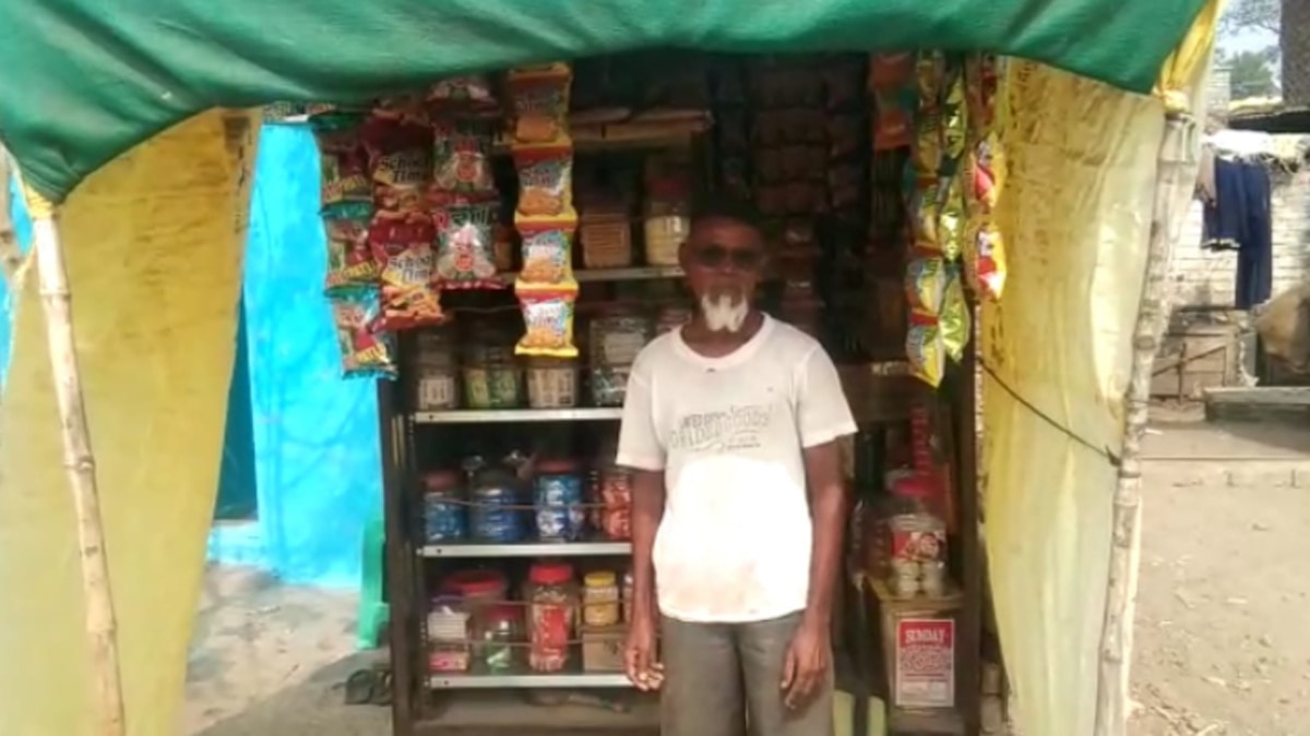 गरीब बुज़र्ग व्यक्ति को 2 महीने का बिजली बिल 70 हजार के करीब.