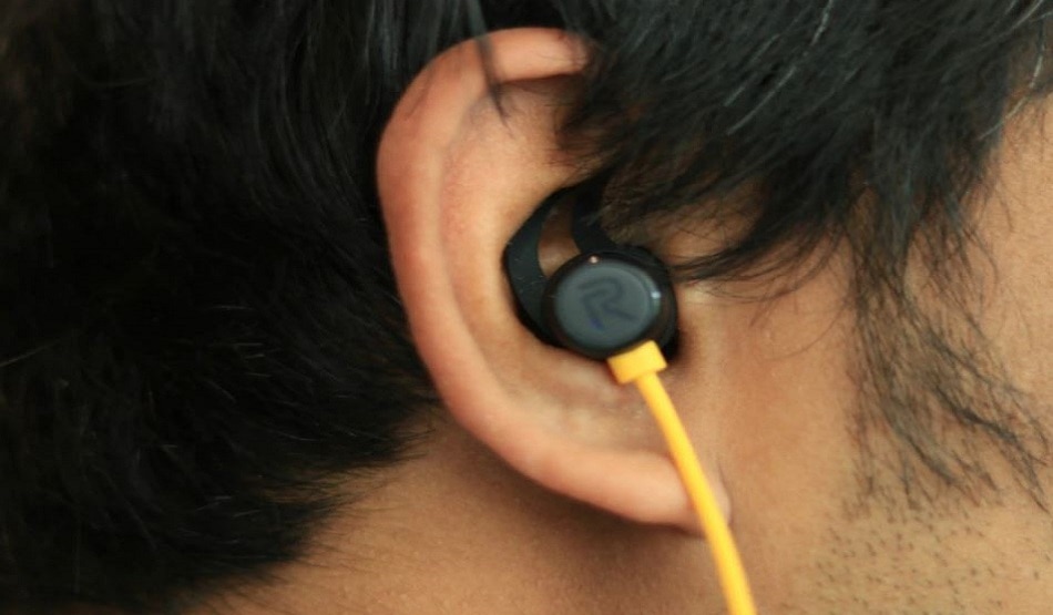 जान का दुश्मन बना ईयरफोन