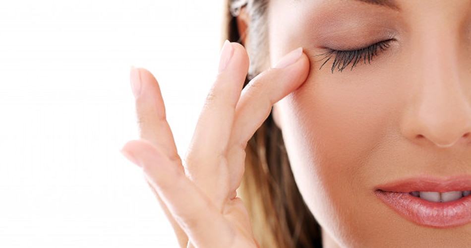 क्यों फड़कती हैं आंखें