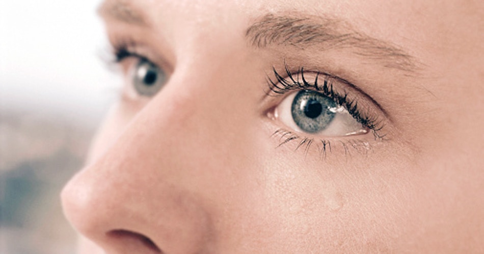 आंखों के फड़कने से क्या हो सकता है