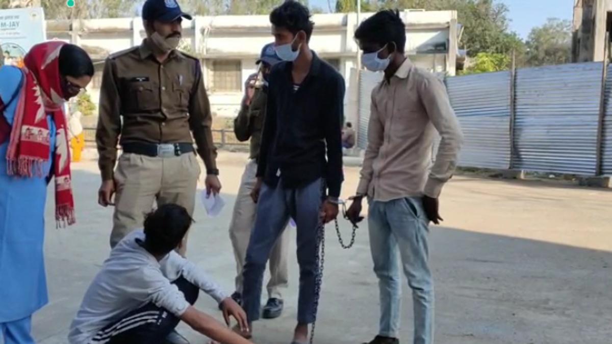 बॉयफ्रेंड से बात करने से मना करने पर नाबालिग बेटी ने की पिता की हत्या.