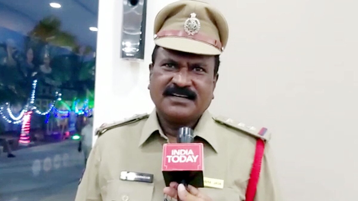 सीनियर अफसर को देखते ही सैल्‍यूट कर कहा-नमस्‍ते मैडम, DSP की वर्दी में सामने थी बेटी 