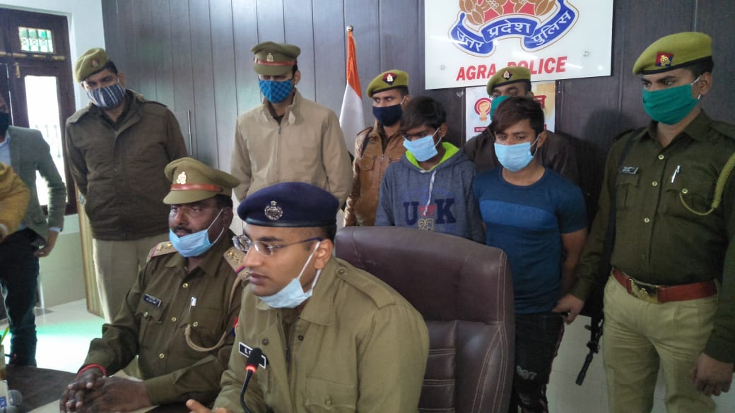 प्रेमिका को मोबाइल गिफ्ट करने के लिए प्रेमी ने कर दी युवक की हत्या (फोटो आजतक)