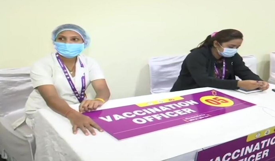 देश में वैक्सीनेशन की शुरुआत