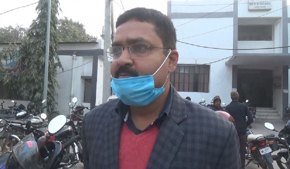 सरकारी स्कूल में बार बालाओं का डांस और शराब पार्टी