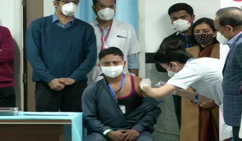 देश में वैक्सीनेशन की शुरुआत