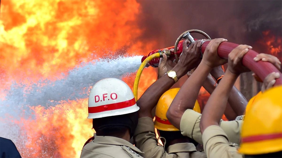 सरकारी हॉस्प‍िटल के न्यूबॉर्न केयर यूनिट में लगी आग, झुलसने से 10 नवजातों की मौत 