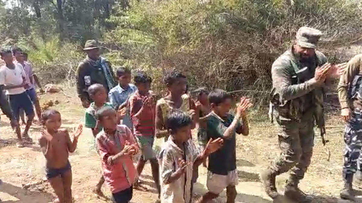 नक्सल इलाके में आजादी के बाद पहली बार लोगों ने देखा तिरंगा झंडा